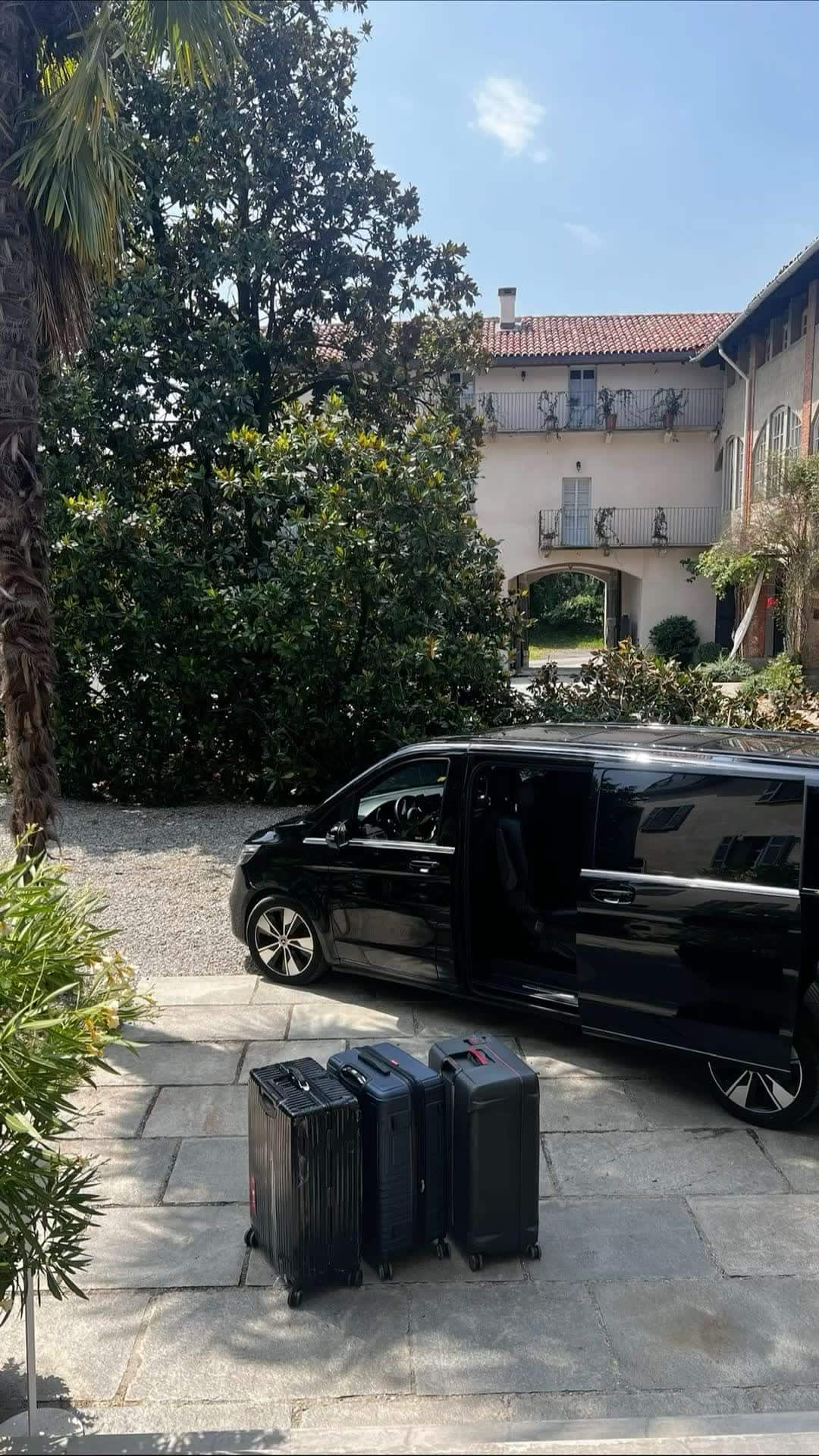 Ridehire guaranteed luxury fleet — current-model premium vehicles with fixed direct-to-client rates