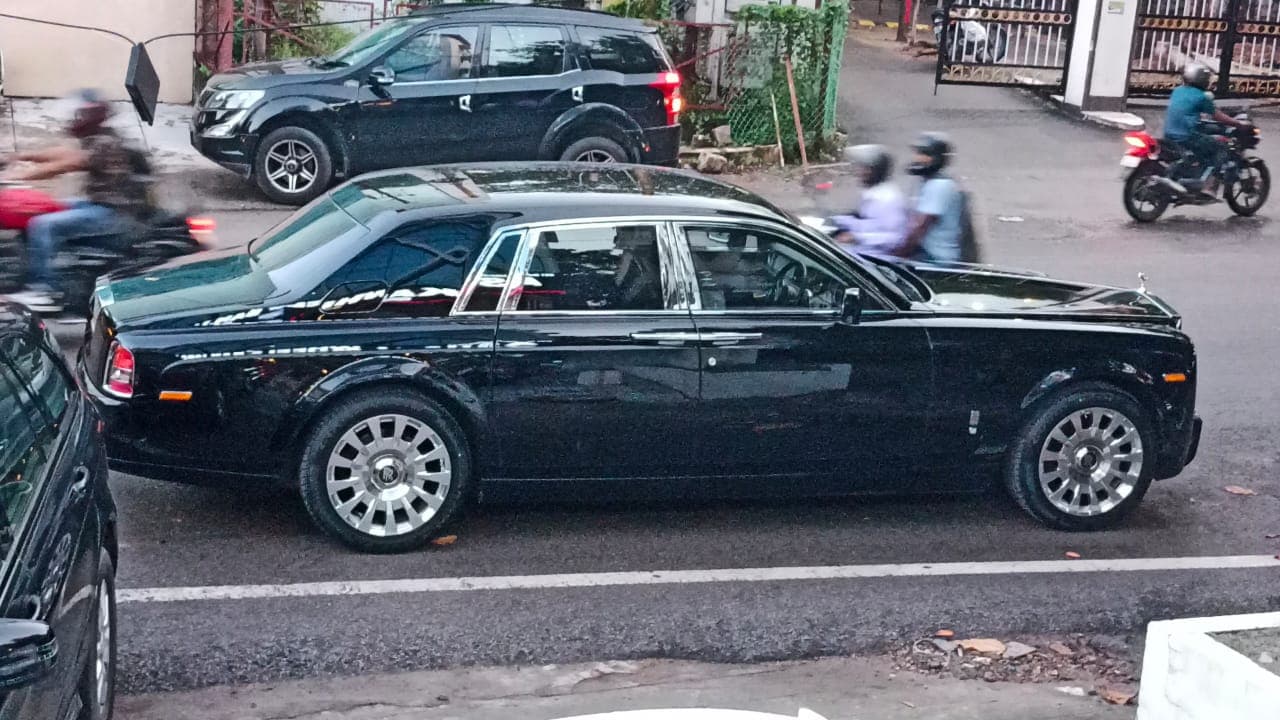 Ridehire on set